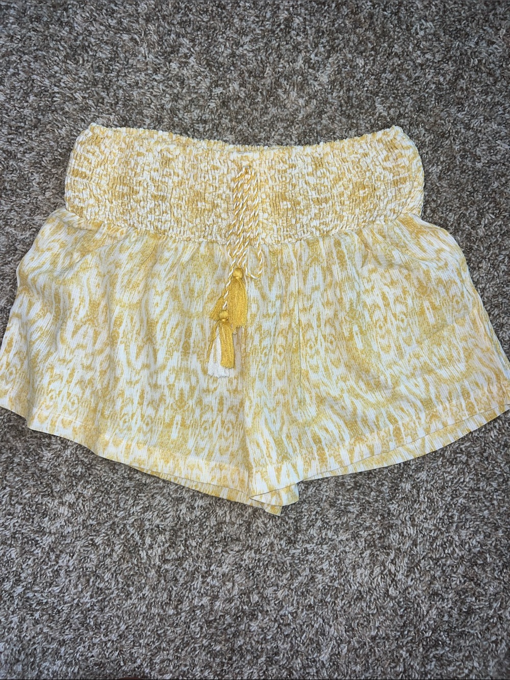 VOY Yellow & White Aztec/Ikat Smocked Waist Shorts with Tassel Size Small